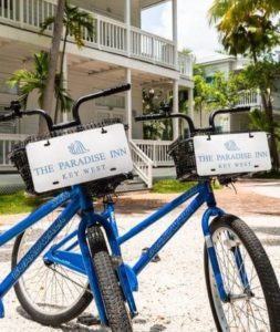 Bikes from a hotel that can be used to ride to a Key West bakery.